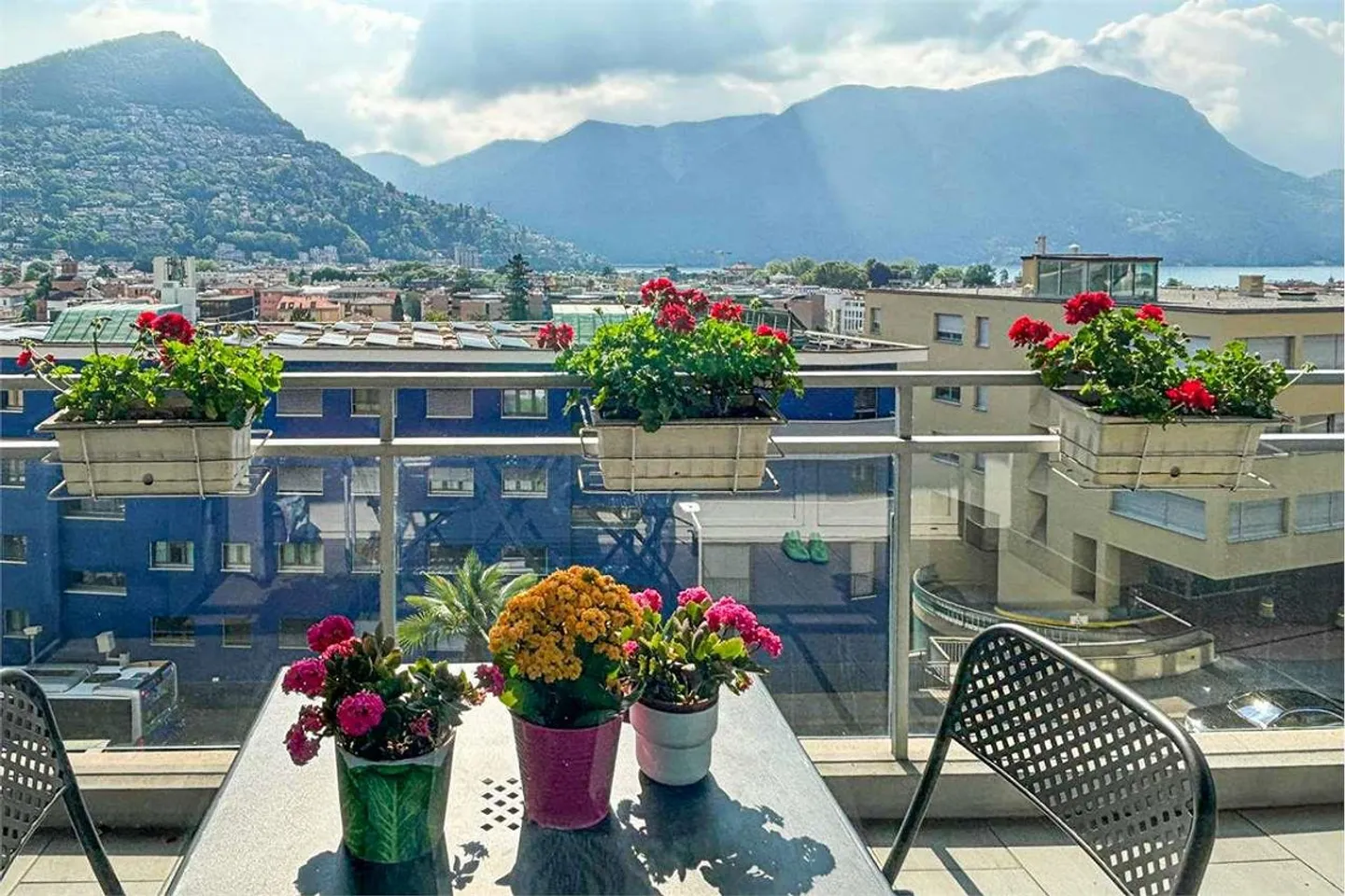Elegante appartamento di 4,5 stanze con vista lago, a pochi passi dal centro - Foto 1 di 5