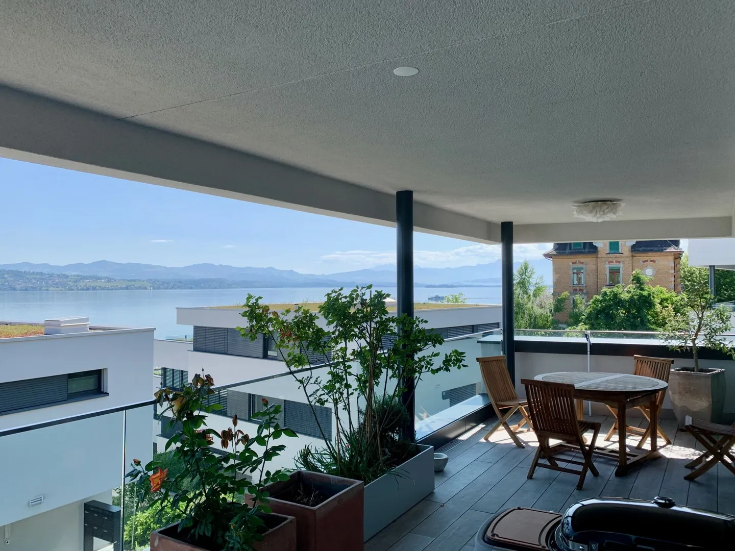 Exklusive 5.5-Zimmer-Wohnung mit Seeblick in Richterswil - Photo 1 sur 11