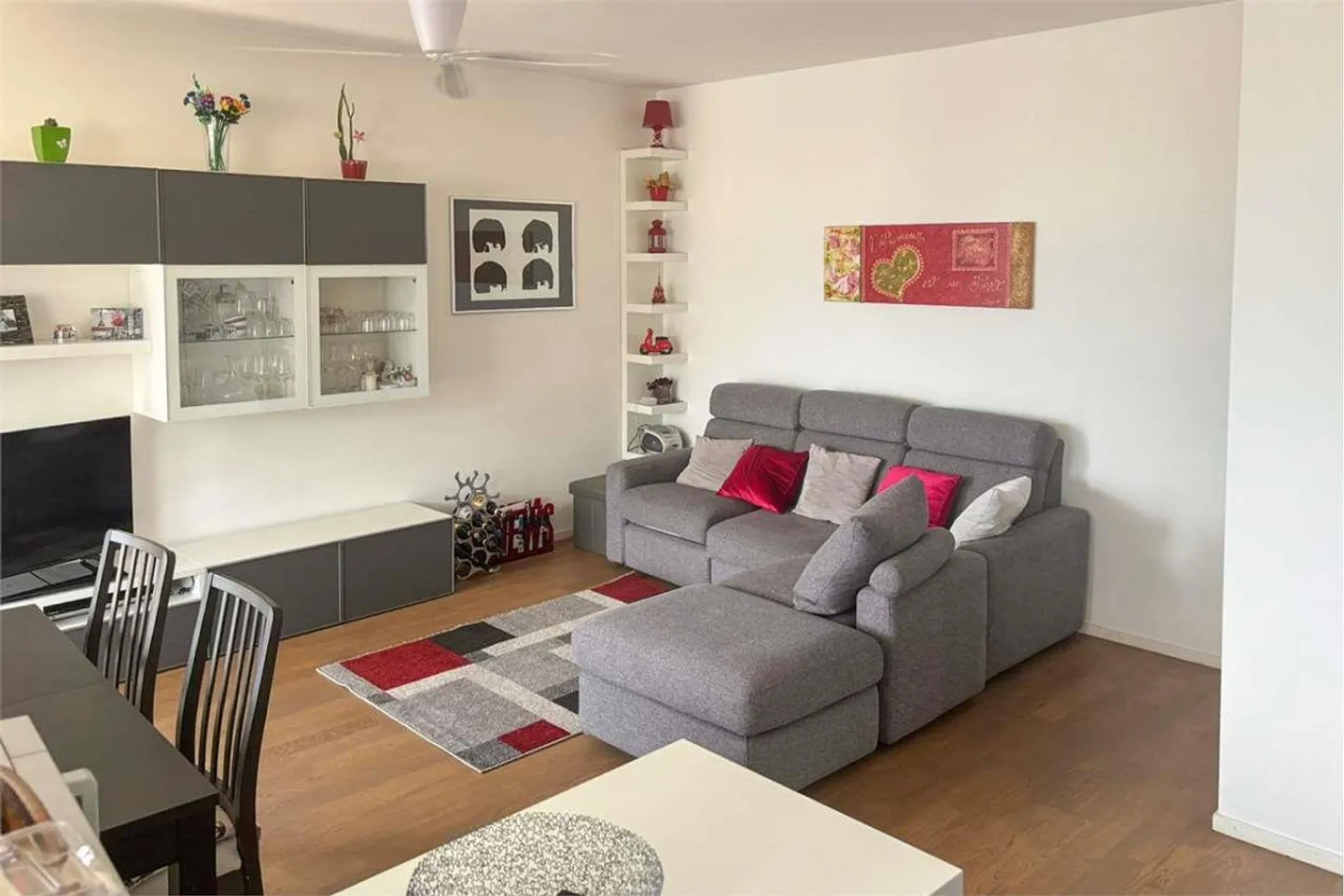 Elegante appartamento di 4,5 stanze con vista lago, a pochi passi dal centro - Foto 2 di 5
