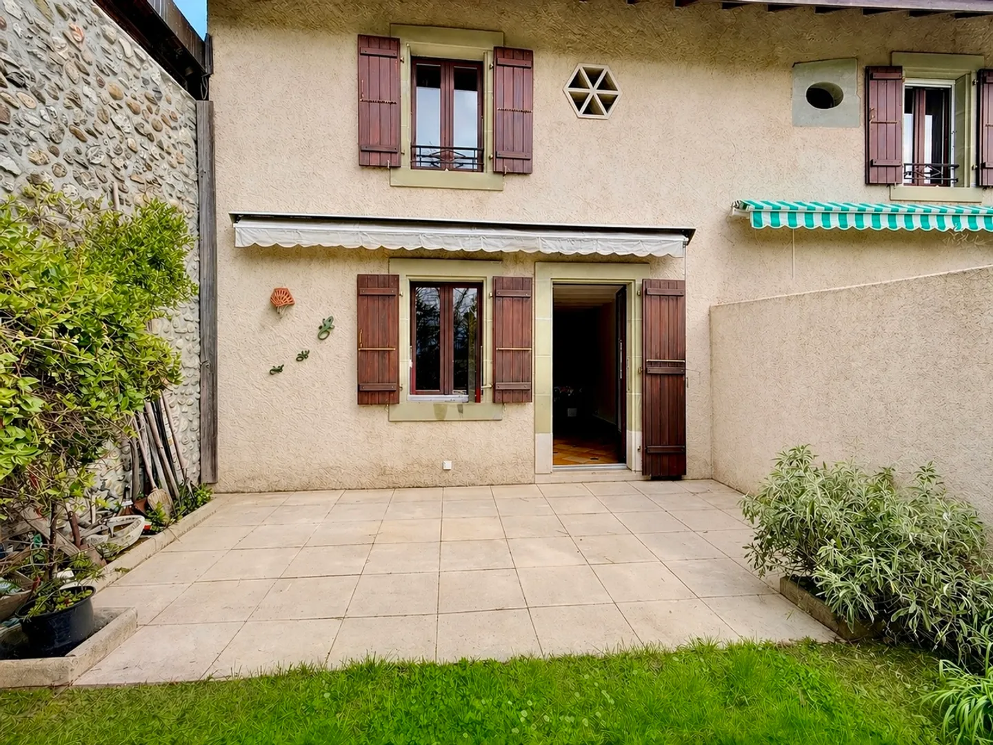 Authentique maison de village avec jardin privatif en bordure de zone agricole - Photo 1 of 10