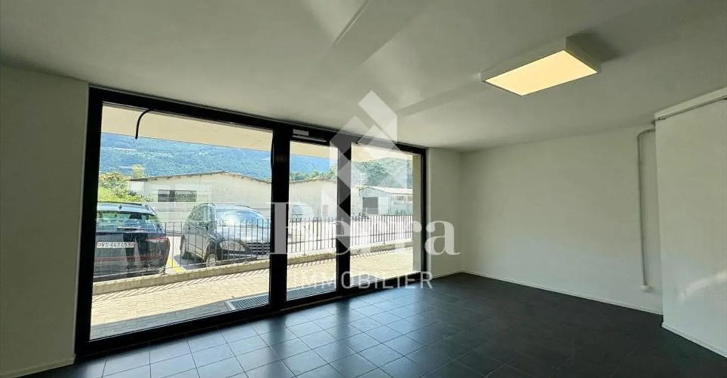 Espace Commercial à Martigny - Photo 2 sur 10