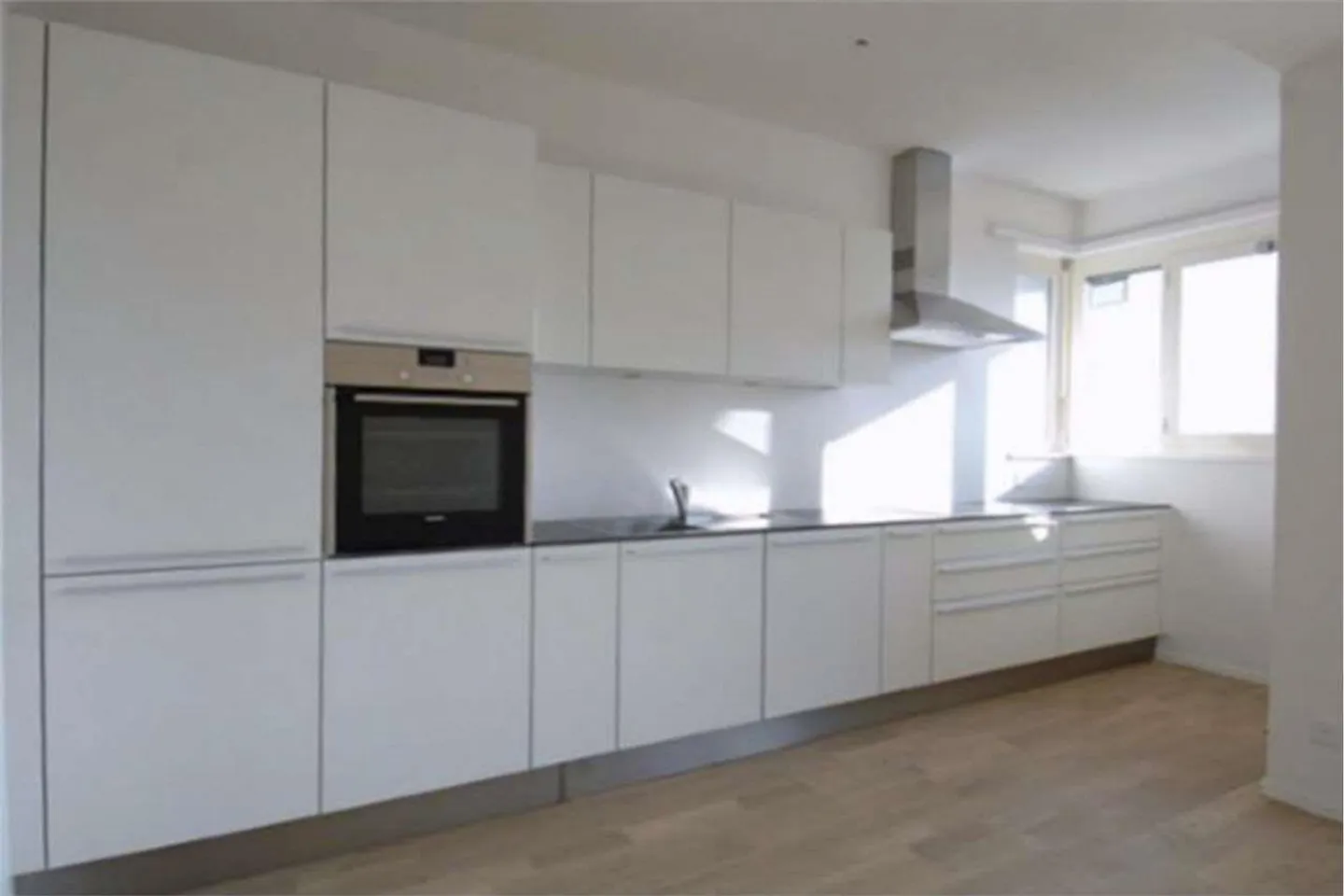 Elegante appartamento di 4,5 stanze con vista lago, a pochi passi dal centro - Foto 3 di 5