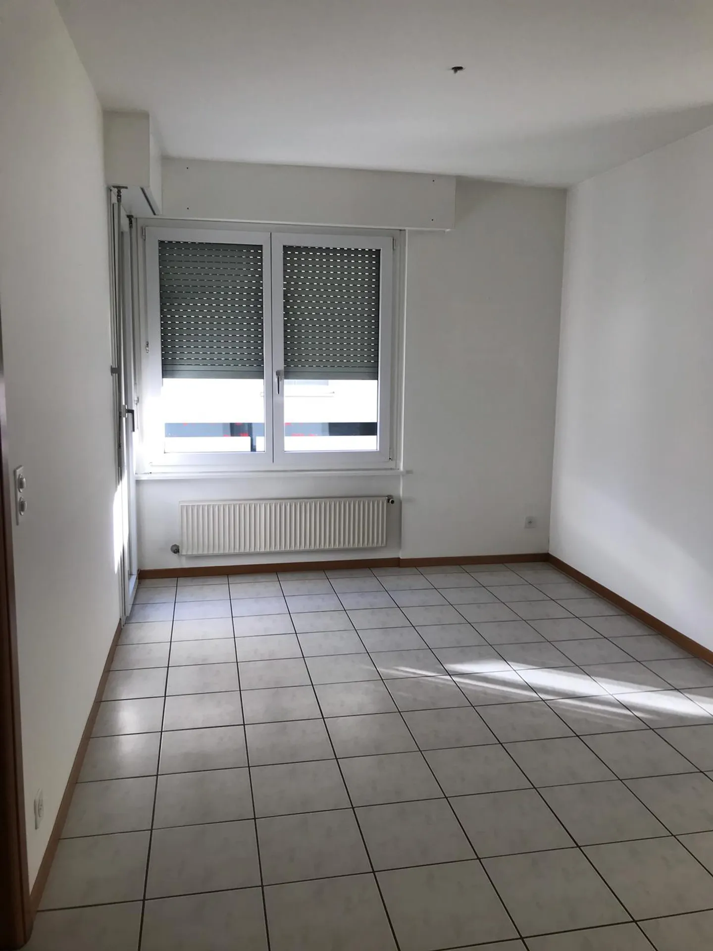 CHIASSO - APPARTAMENTO LUMINOSO DI 5 STANZE - Foto 5 di 5