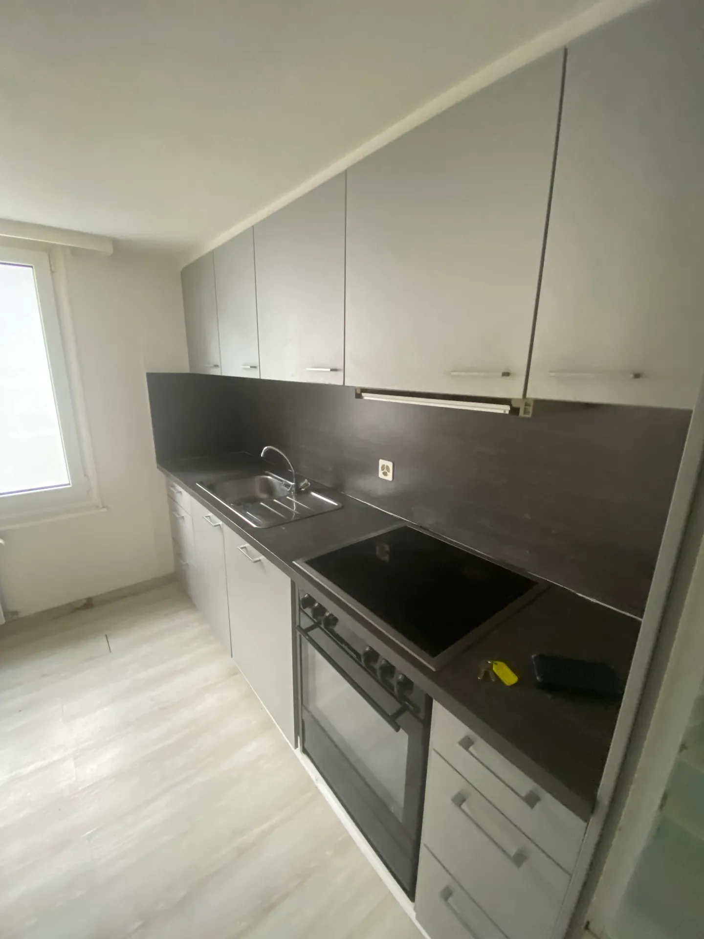 Apartment for rent - Photo 3 of 8