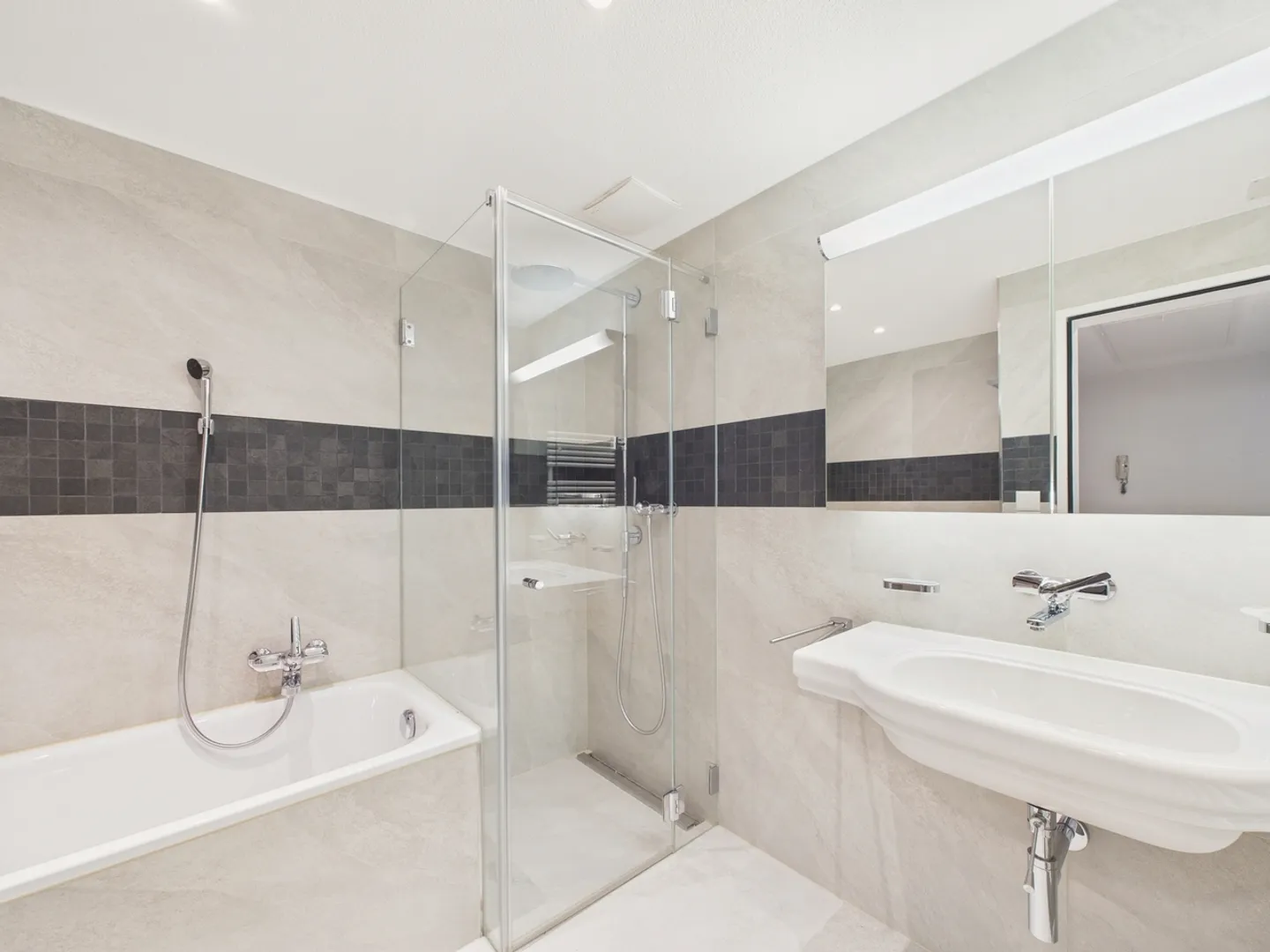 Charmantes 5.5-Zimmer Reihenhaus in Wilen b. Wollerau - Foto 12 von 13