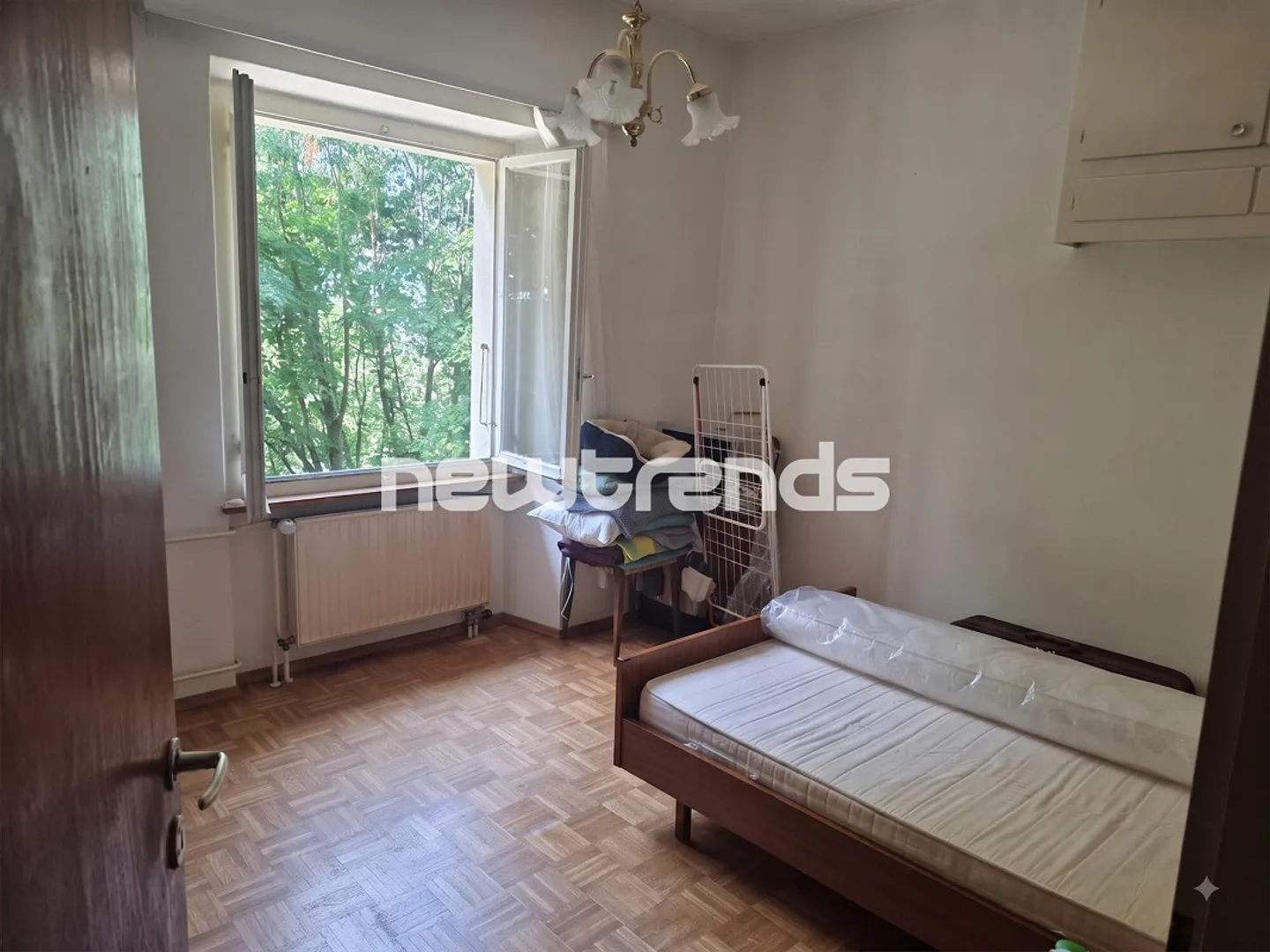 Maison individuelle à Aranno avec 3 garages, jardin, forêt et vue sur la vallée - Photo 6 sur 11