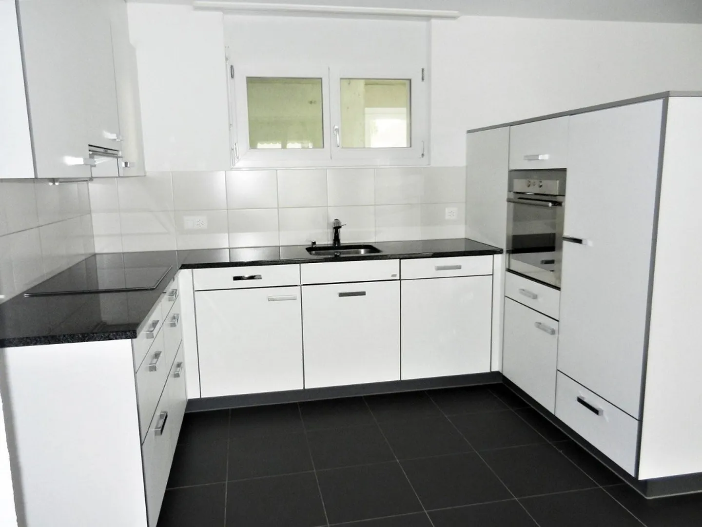Appartement lumineux au rez-de-chaussée - Photo 1 sur 9