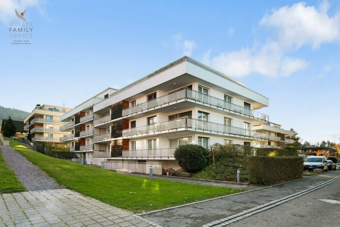 Elegante Attika-Wohnung mit Seesicht - Foto 3 von 13