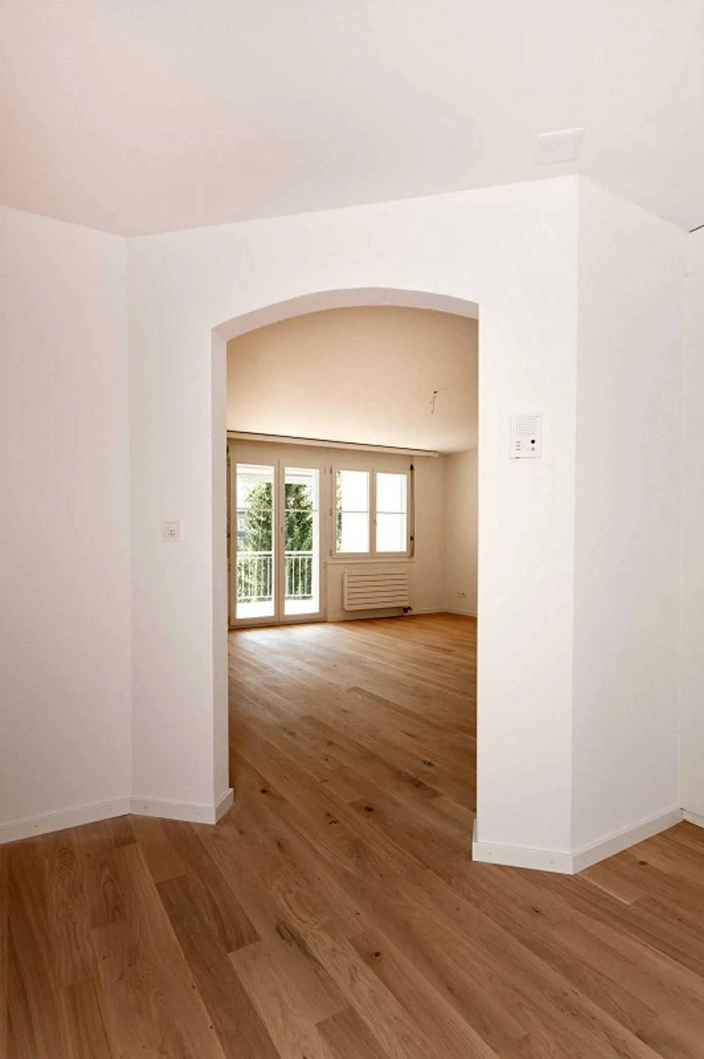 Sentiment de vie sur 125 m2 ! Appartement de 5,5 pièces avec balcon couvert - Photo 2 sur 19