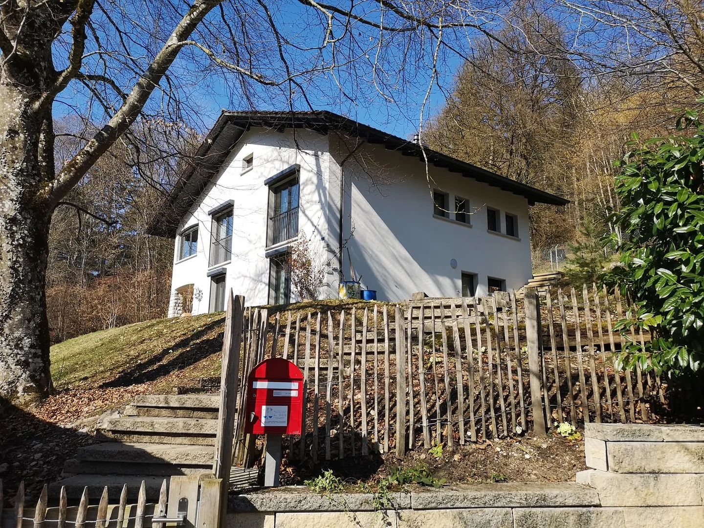 Casa familiare ristrutturata con giardino - Foto 3 di 42