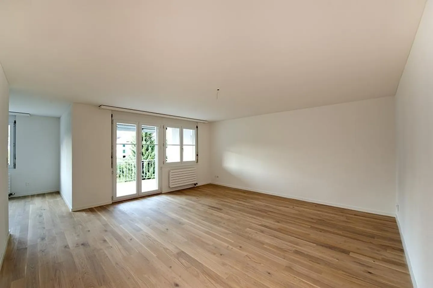 Sentiment de vie sur 125 m2 ! Appartement de 5,5 pièces avec balcon couvert - Photo 1 sur 19