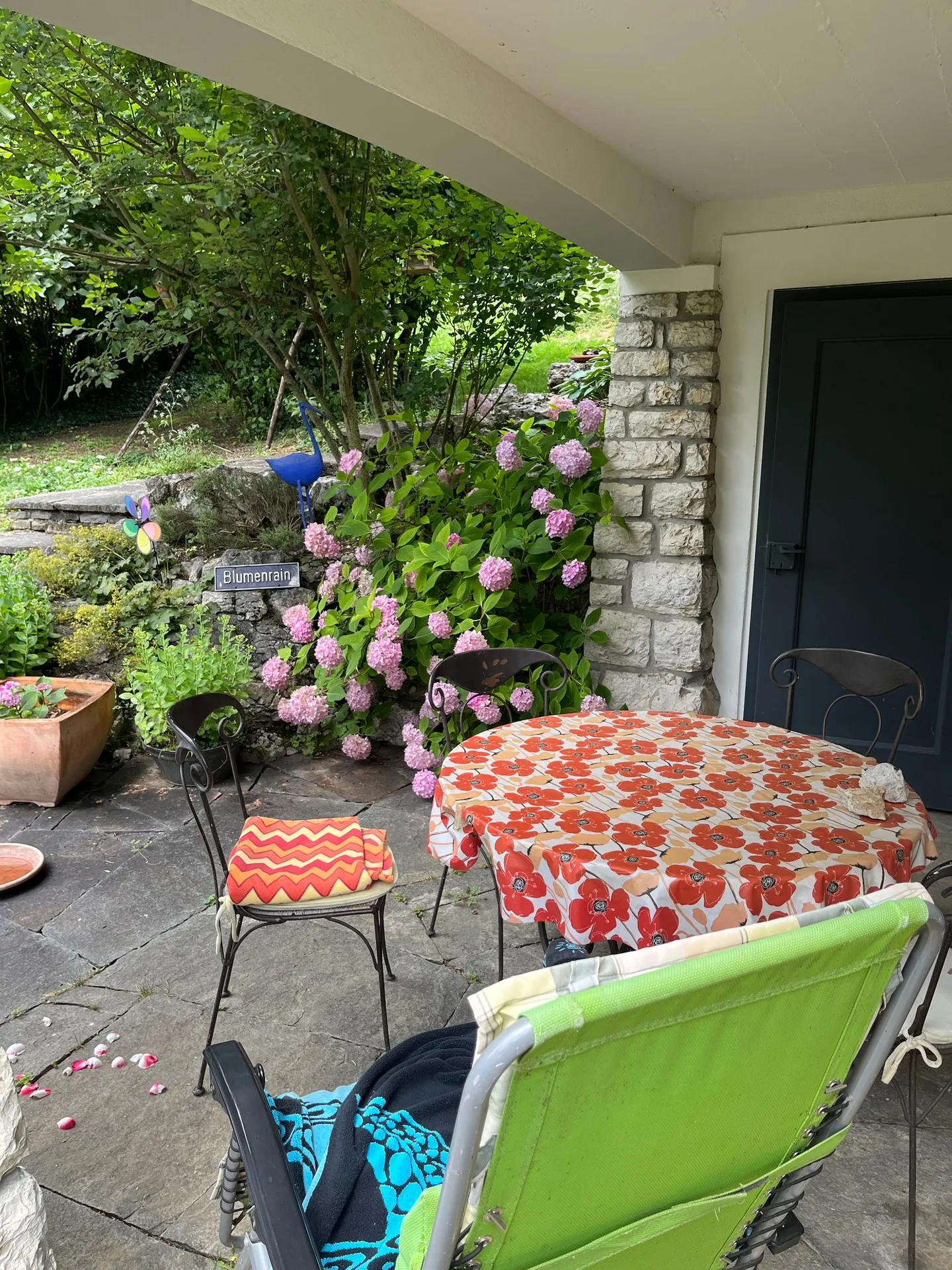 Casa familiare ristrutturata con giardino - Foto 12 di 42