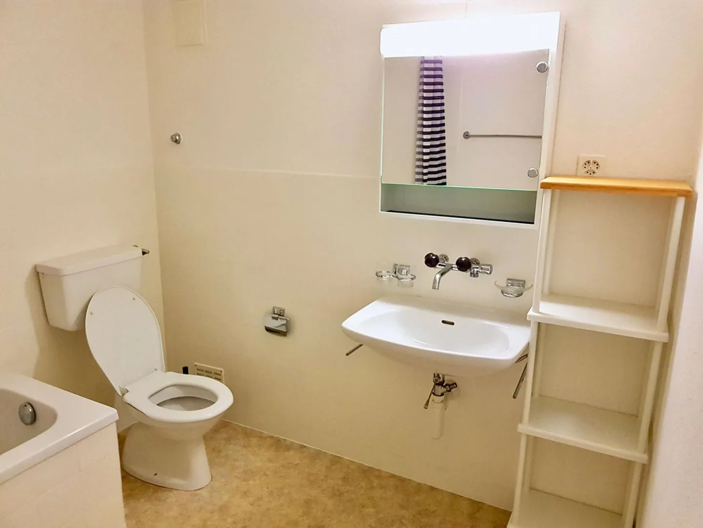Camera arredata in appartamento moderno a Basilea - Foto 11 di 20