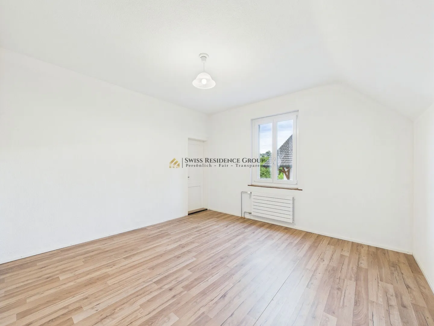 Renoviertes Einfamilienhaus mit grossem Garten - Foto 7 von 11
