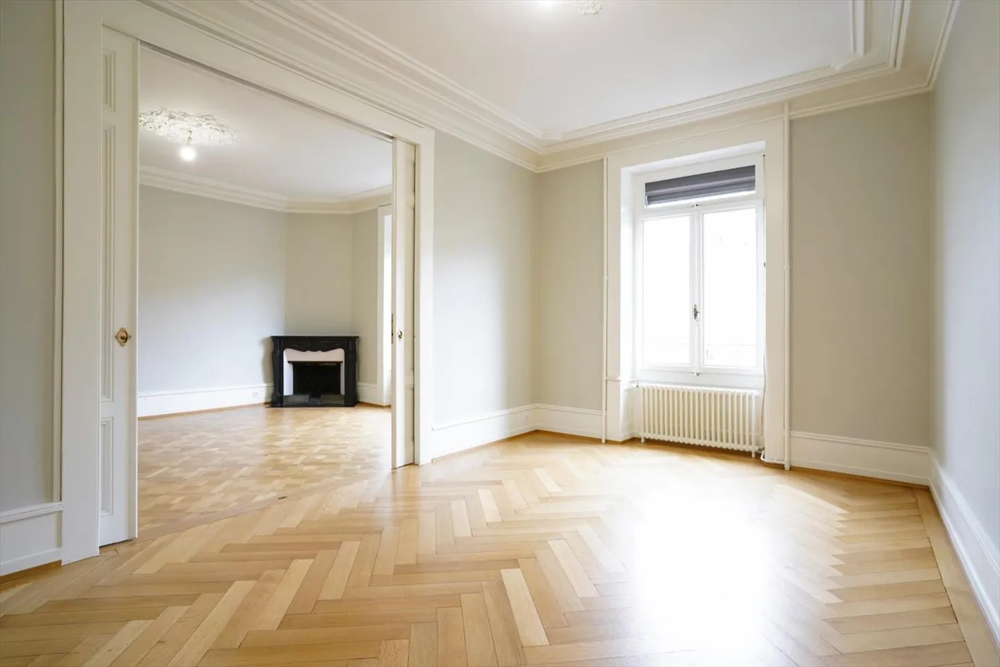 Magnifique appartement de 6 pièces au 2ème étage, rénové, au cœur du quartier des Tranchées et à proximité de toutes les commodités. - Photo 8 sur 8