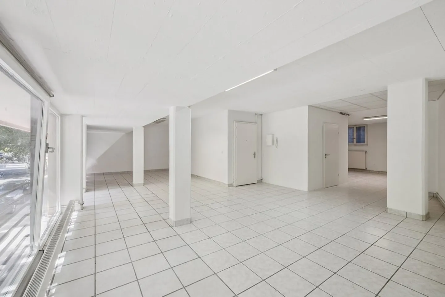 Arcade proche du centre-ville de Montreux - Photo 3 sur 9