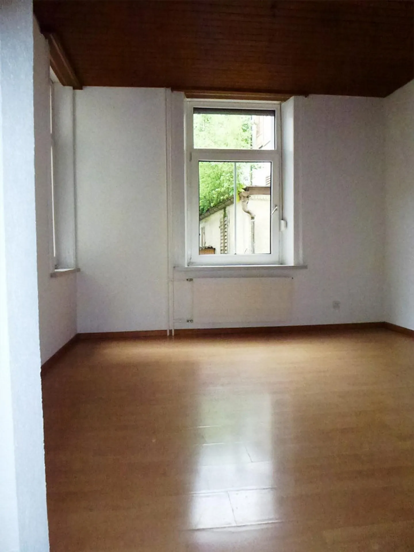 Appartement simple dans un emplacement central - Photo 2 sur 4