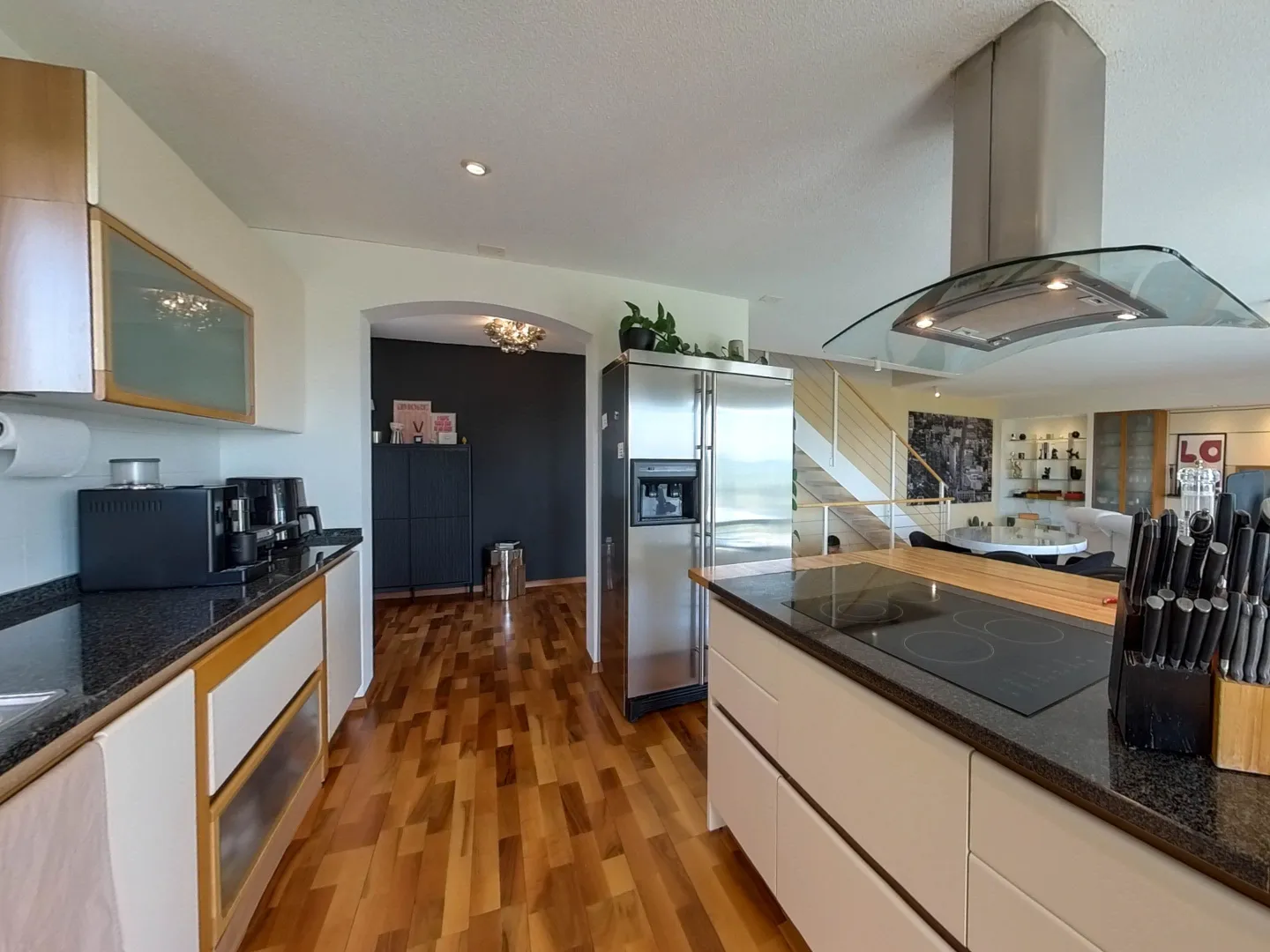Spacious Family Home with Garden - Photo 2 of 10