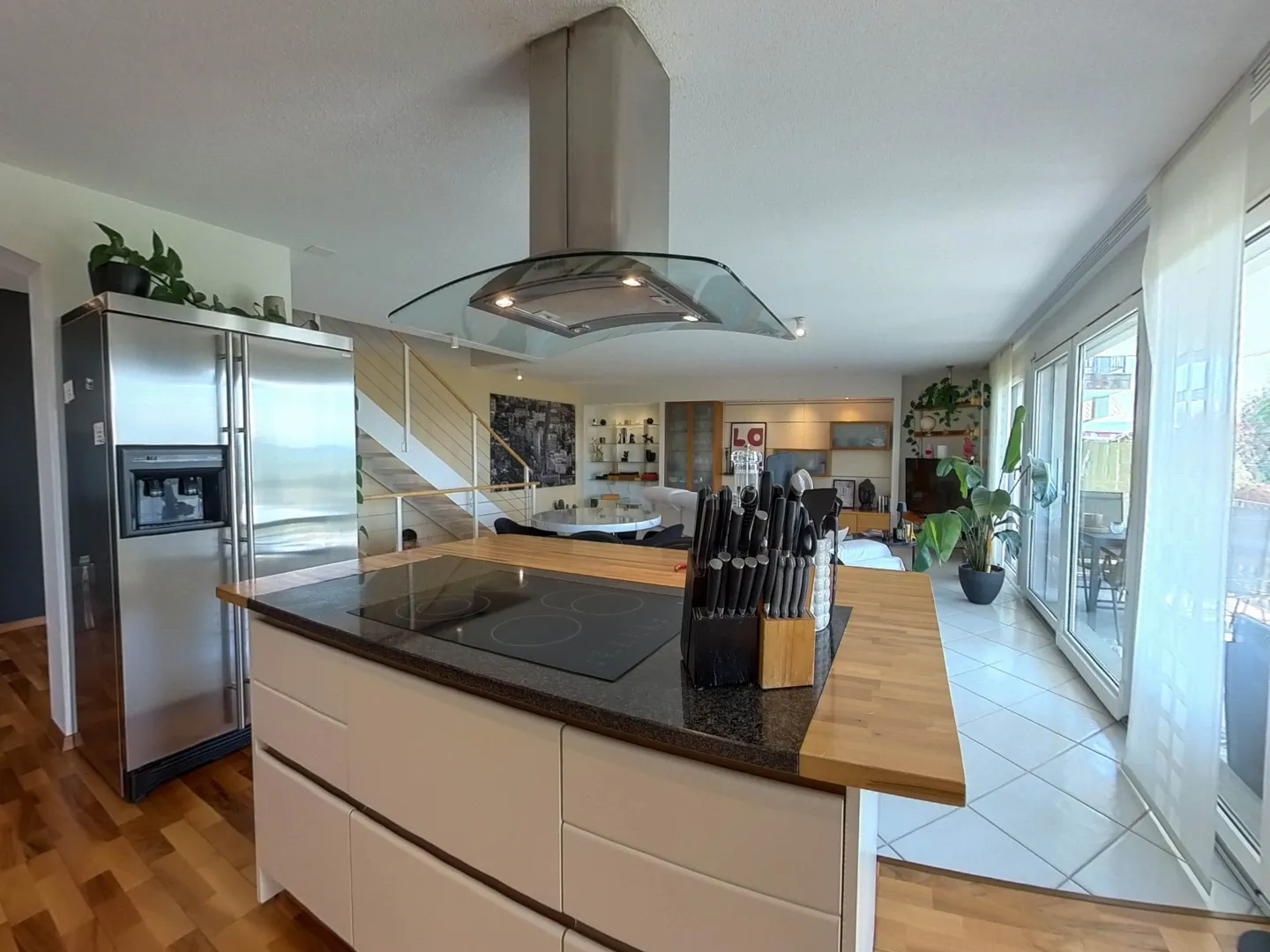 Spacious Family Home with Garden - Photo 4 of 10
