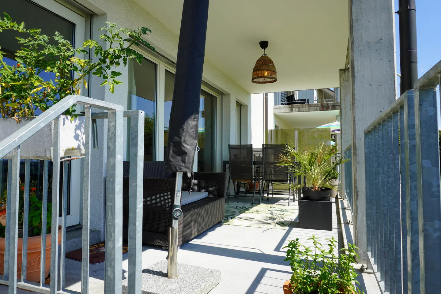 Spacious Family Home with Garden - Photo 7 of 10