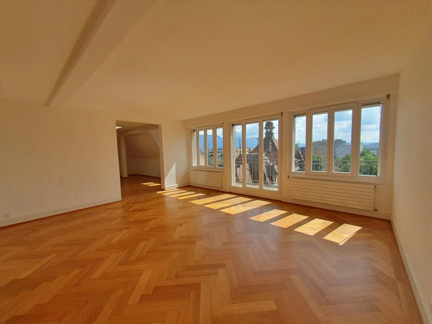 Magnifico appartamento di 7 locali con vista panoramica - Foto 3 di 13