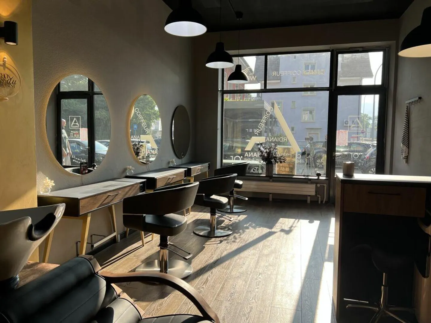 Cercasi nuovo inquilino per un salone di bellezza moderno - inizia ora in ... - Foto 3 di 7