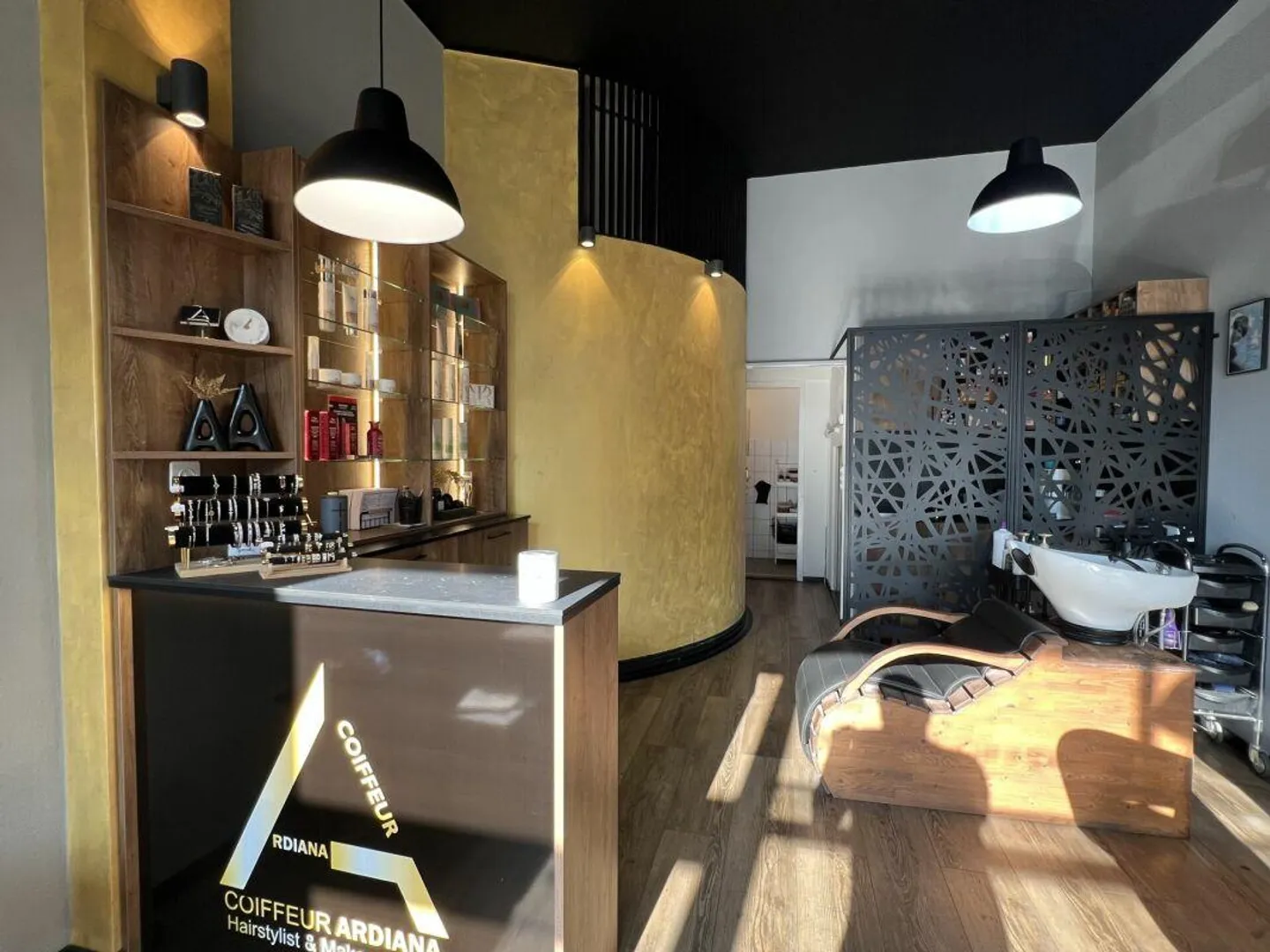 Cercasi nuovo inquilino per un salone di bellezza moderno - inizia ora in ... - Foto 4 di 7