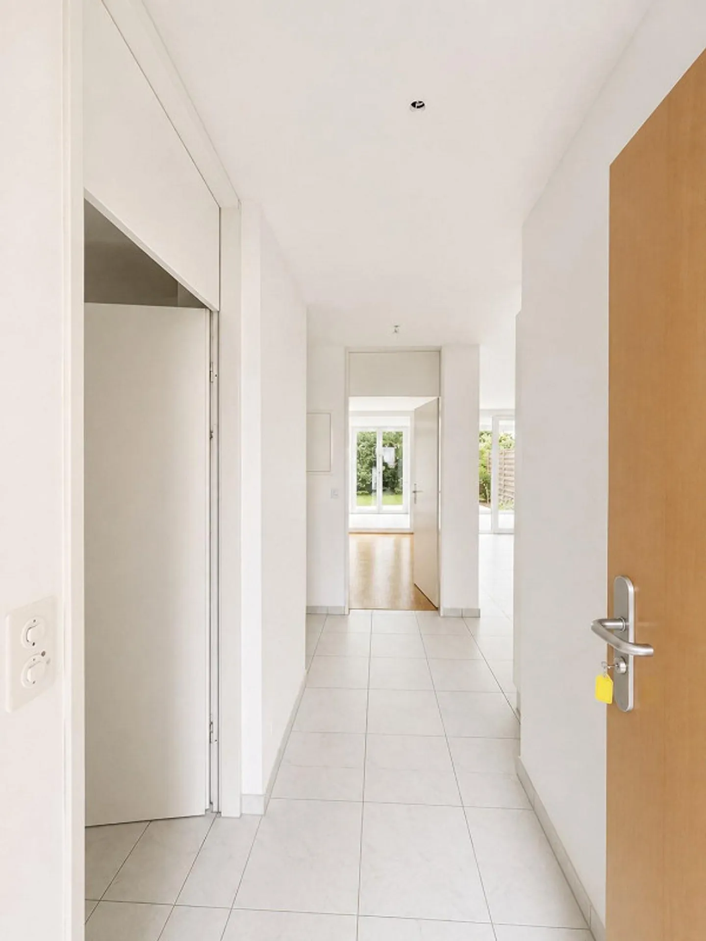 Appartement avec patio dans un emplacement central - Photo 3 sur 8