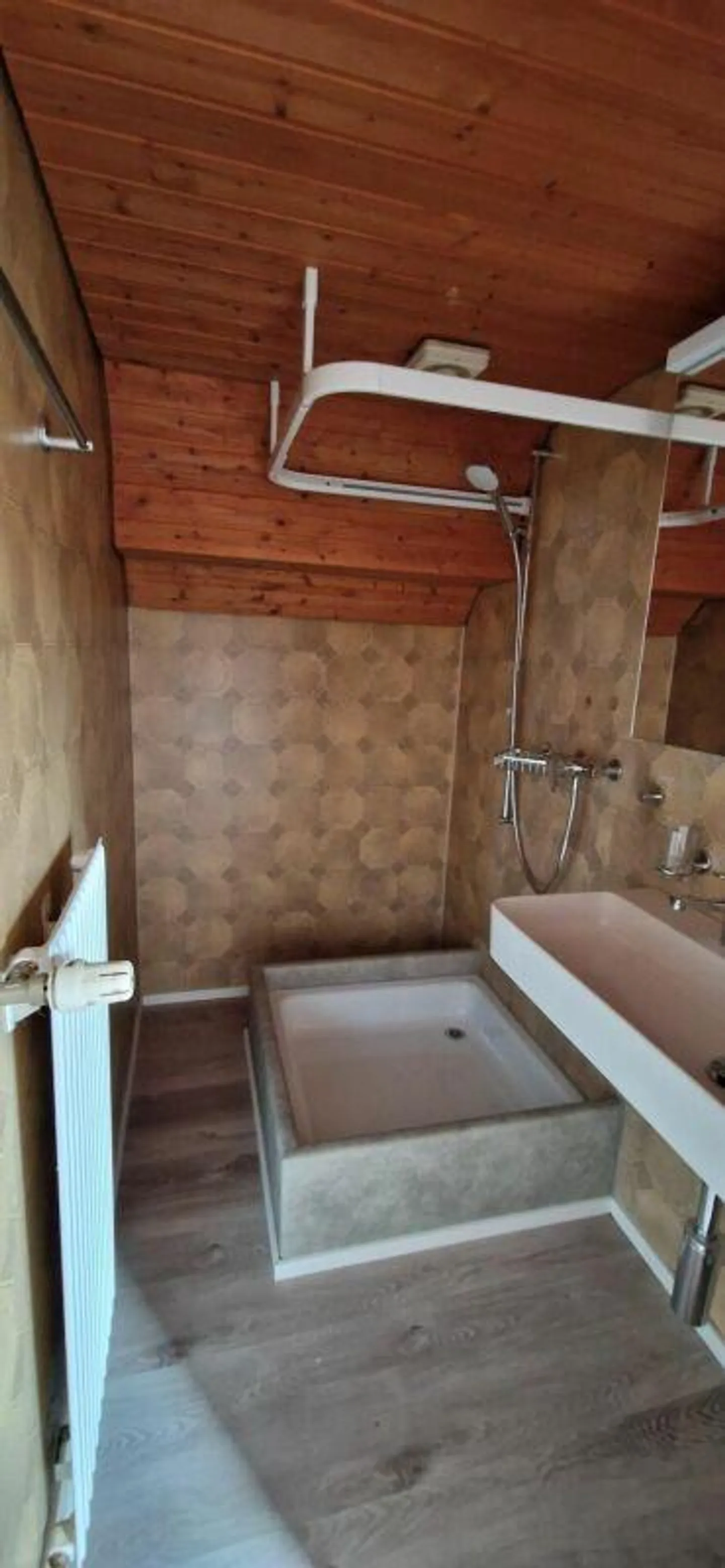 Attic apartment with old building charm! - Photo 7 of 8