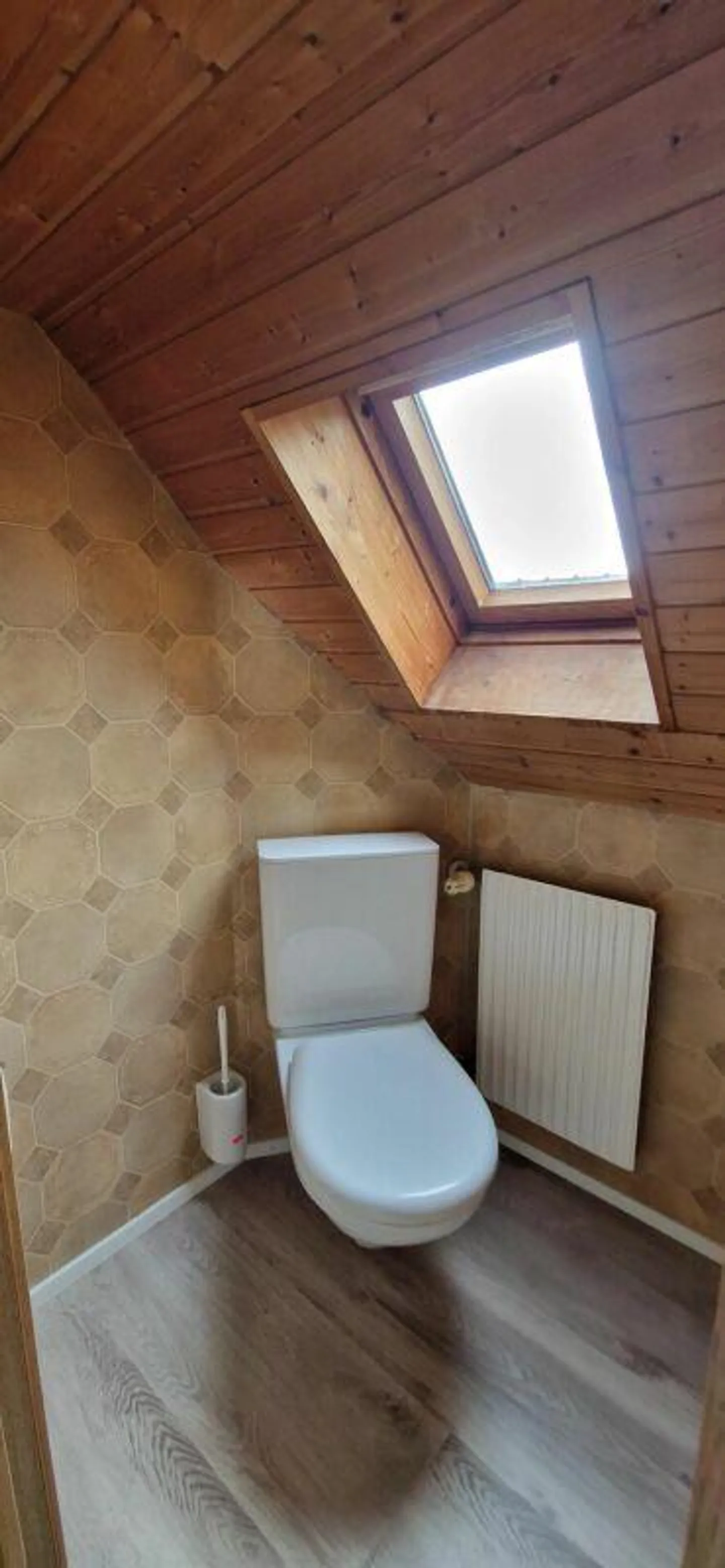 Attic apartment with old building charm! - Photo 8 of 8