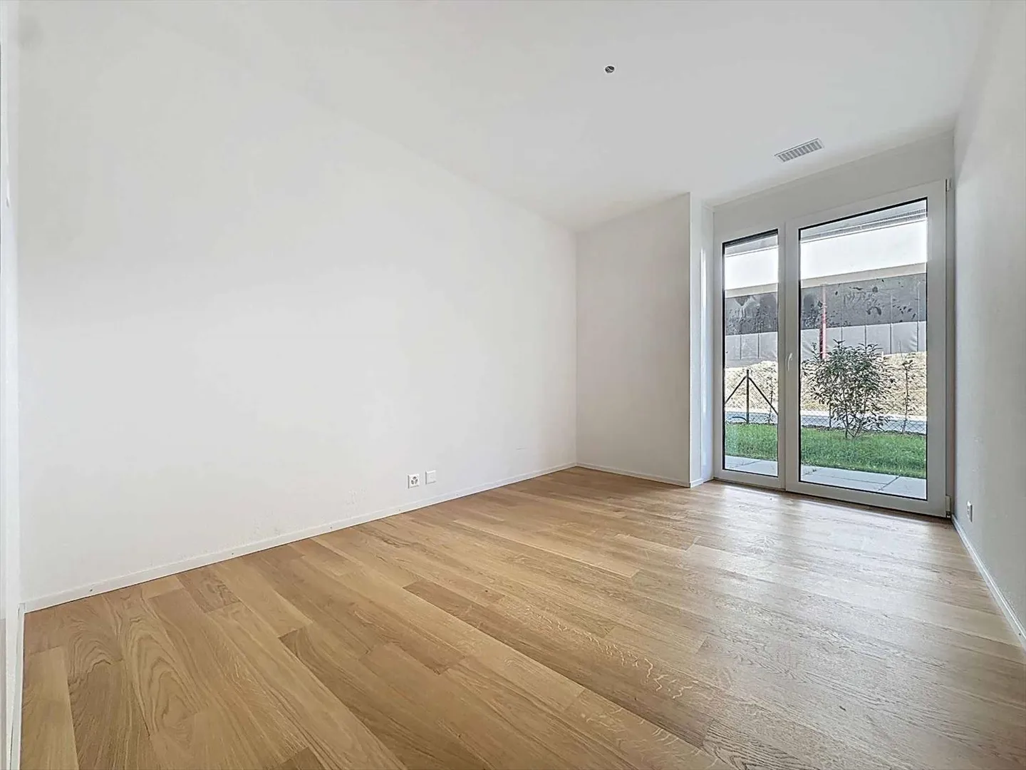 Eccezionale appartamento di 5,5 stanze al piano terra con terrazza e giardino privato - Foto 7 di 13