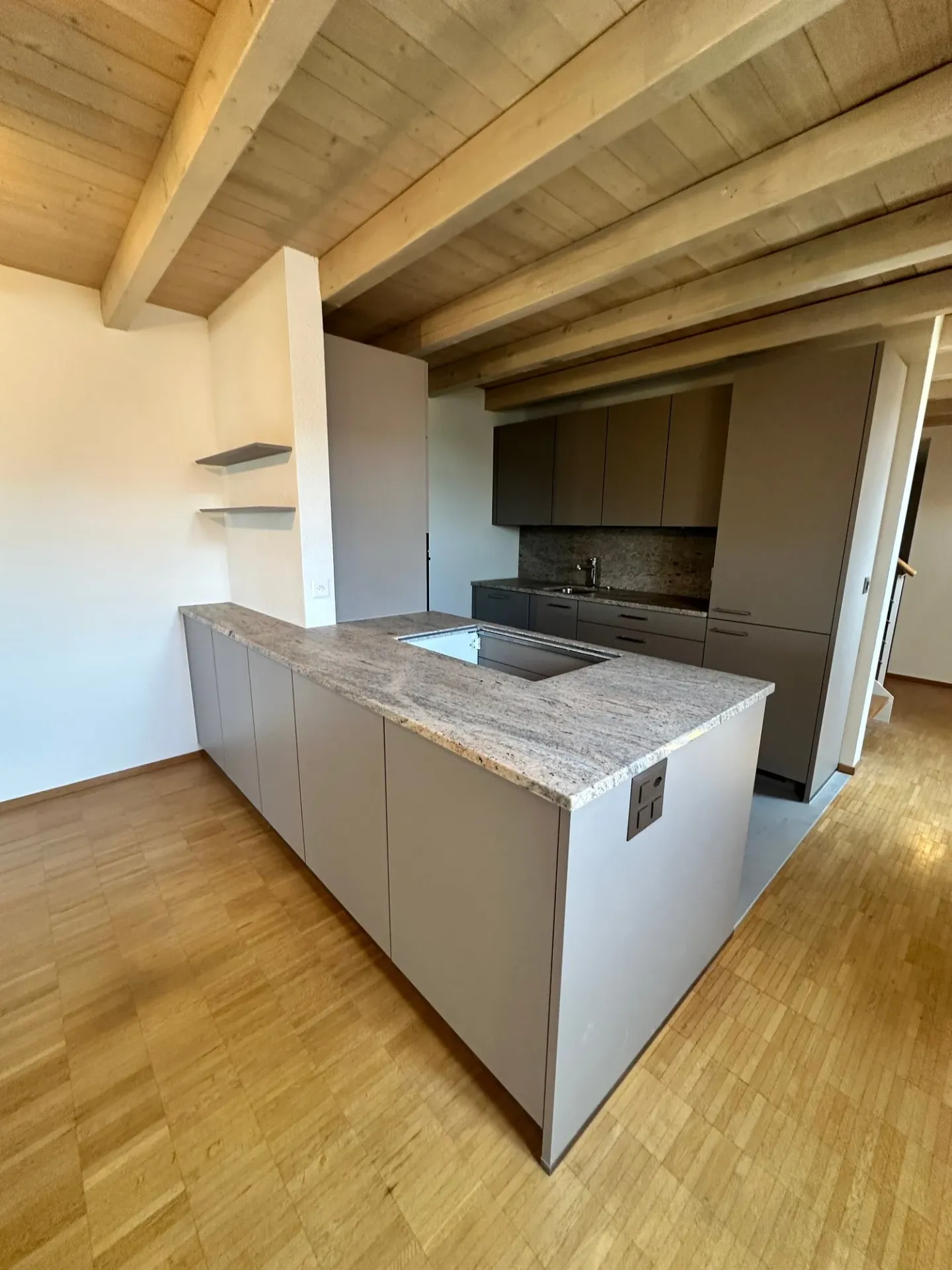 Renovierte 3.5-Zimmer-Dachwohnung - neue Küche - Foto 1 di 23