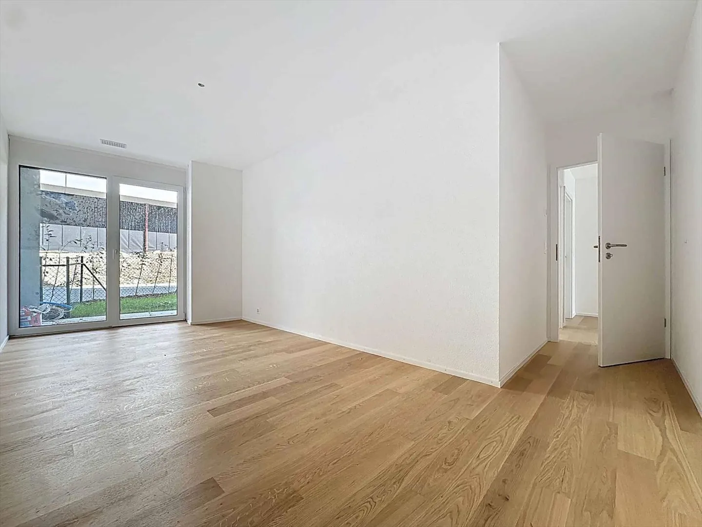 Eccezionale appartamento di 5,5 stanze al piano terra con terrazza e giardino privato - Foto 4 di 13