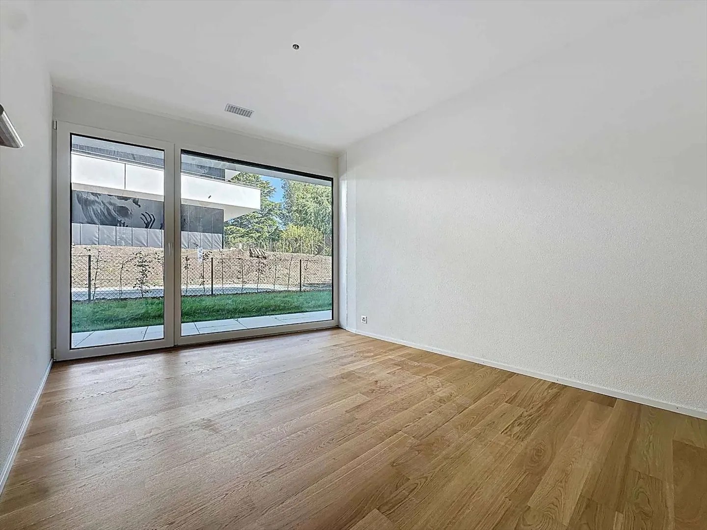 Eccezionale appartamento di 5,5 stanze al piano terra con terrazza e giardino privato - Foto 5 di 13