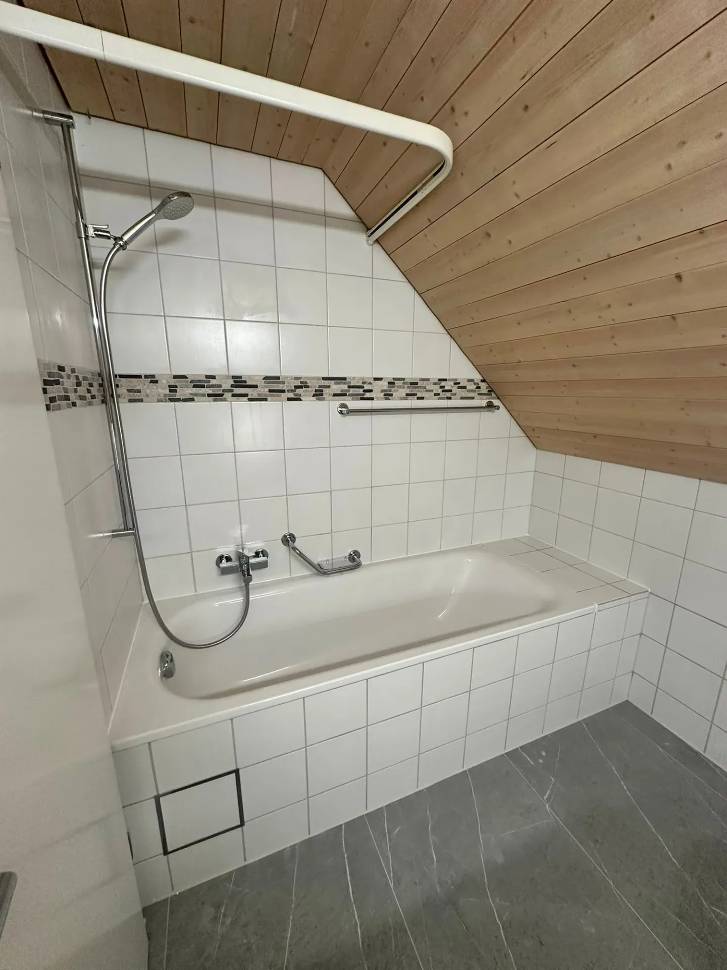 Renovierte 3.5-Zimmer-Dachwohnung - neue Küche - Foto 20 di 23