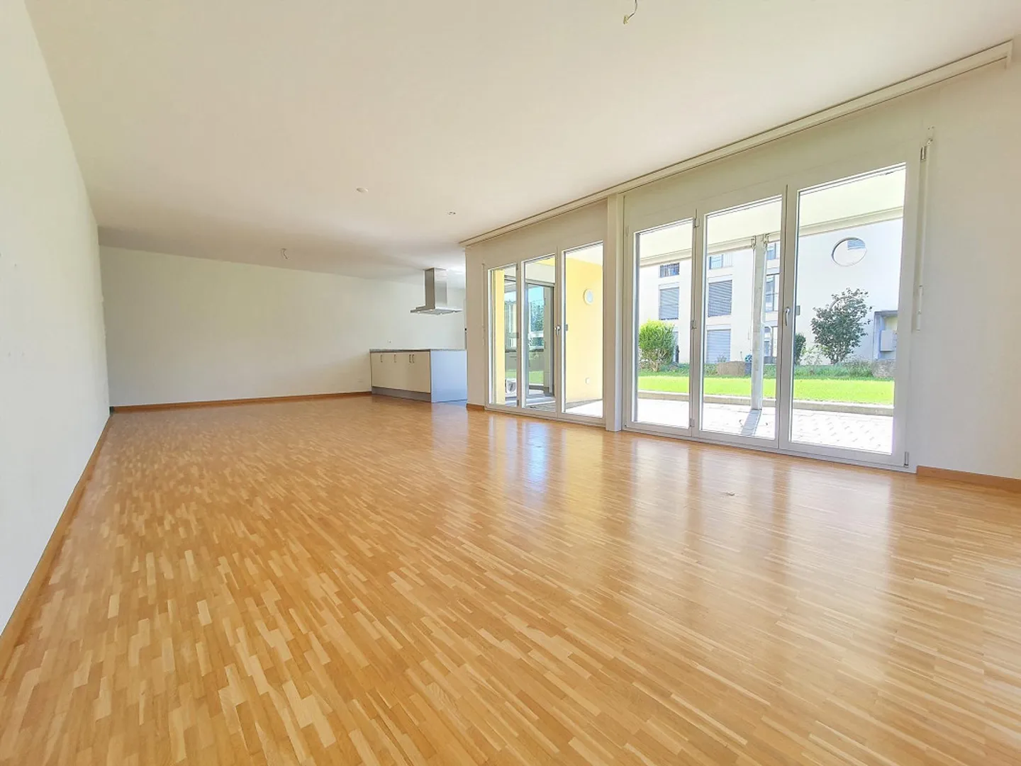 Appartamento soleggiato e tranquillo con balcone coperto - Foto 4 di 10