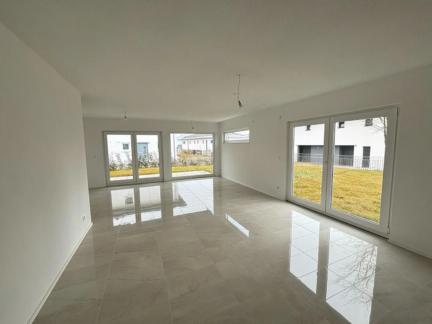 Villa moderne avec jardin - Photo 7 sur 13