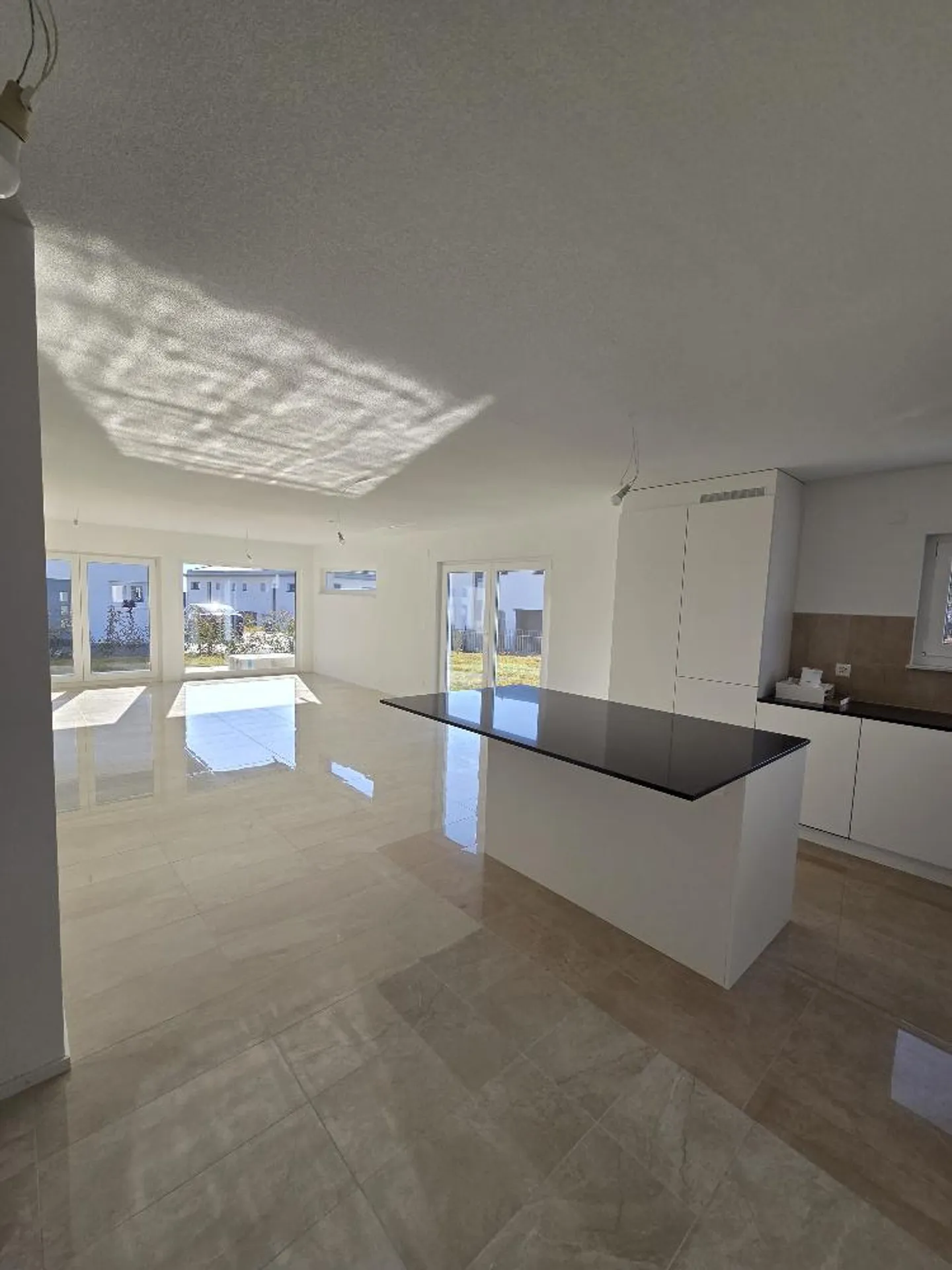 Villa moderne avec jardin - Photo 5 sur 13