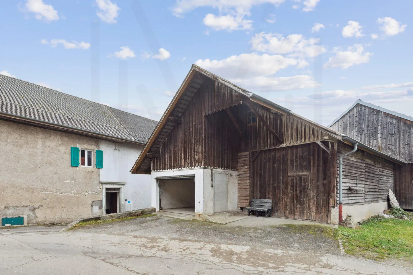 Proprietà composta da tre edifici da ristrutturare completamente, distribuiti su due lotti - Foto 3 di 3