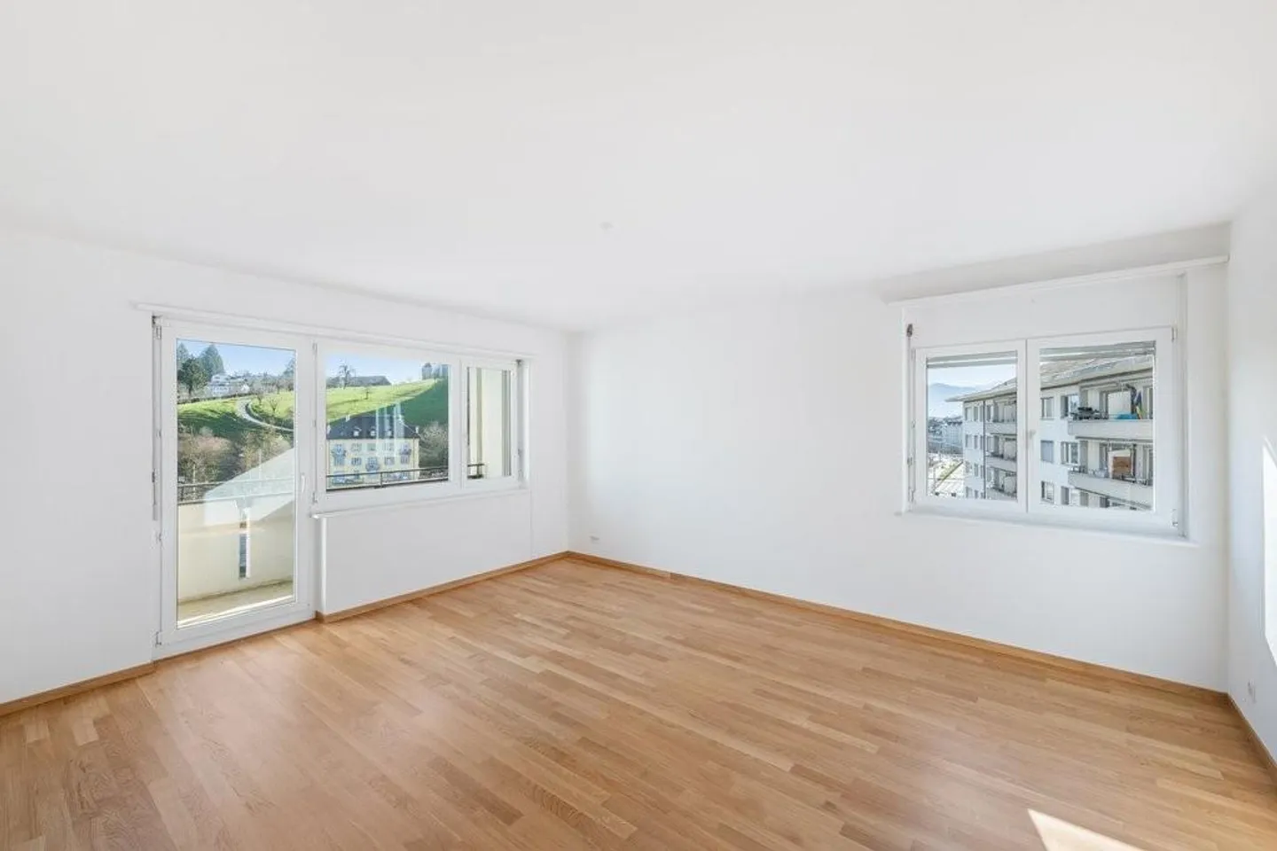 Appartement moderne avec balcon - Photo 3 sur 8