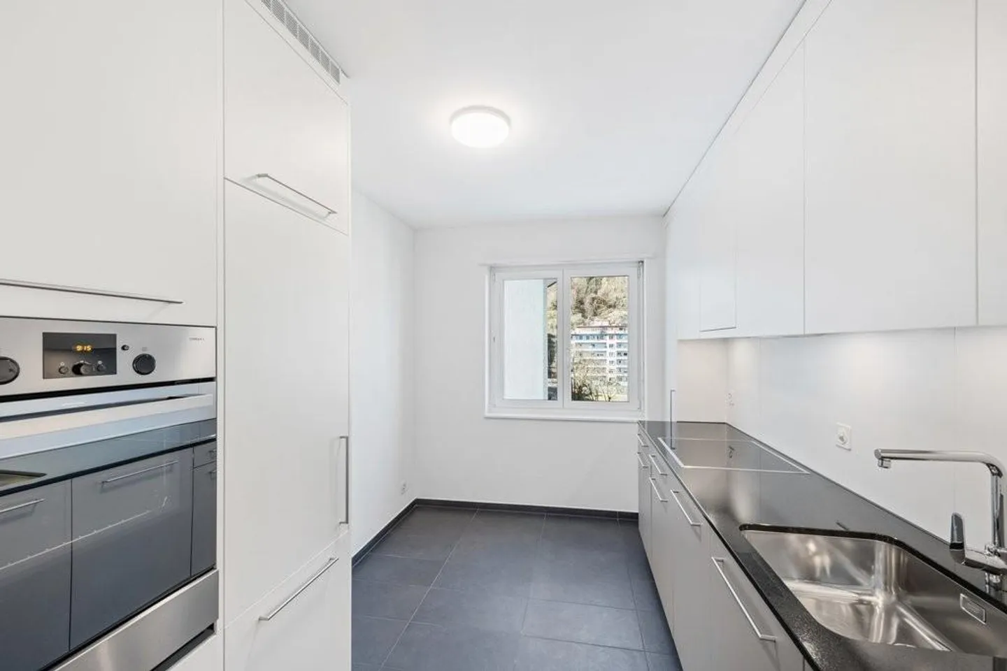 Appartement moderne avec balcon - Photo 2 sur 8