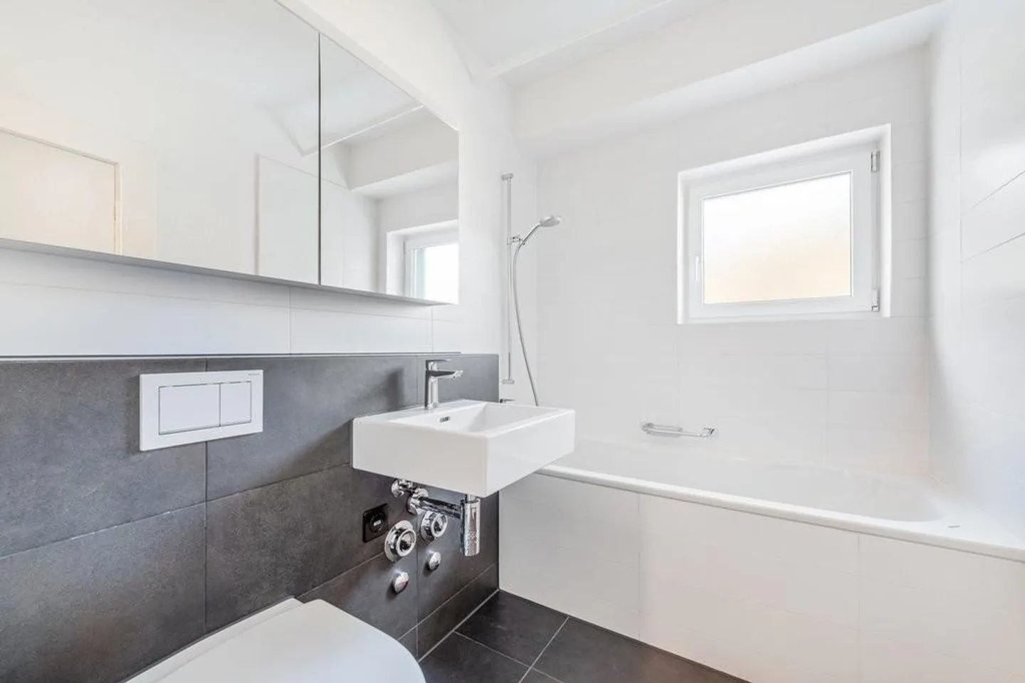 Appartement moderne avec balcon - Photo 6 sur 8