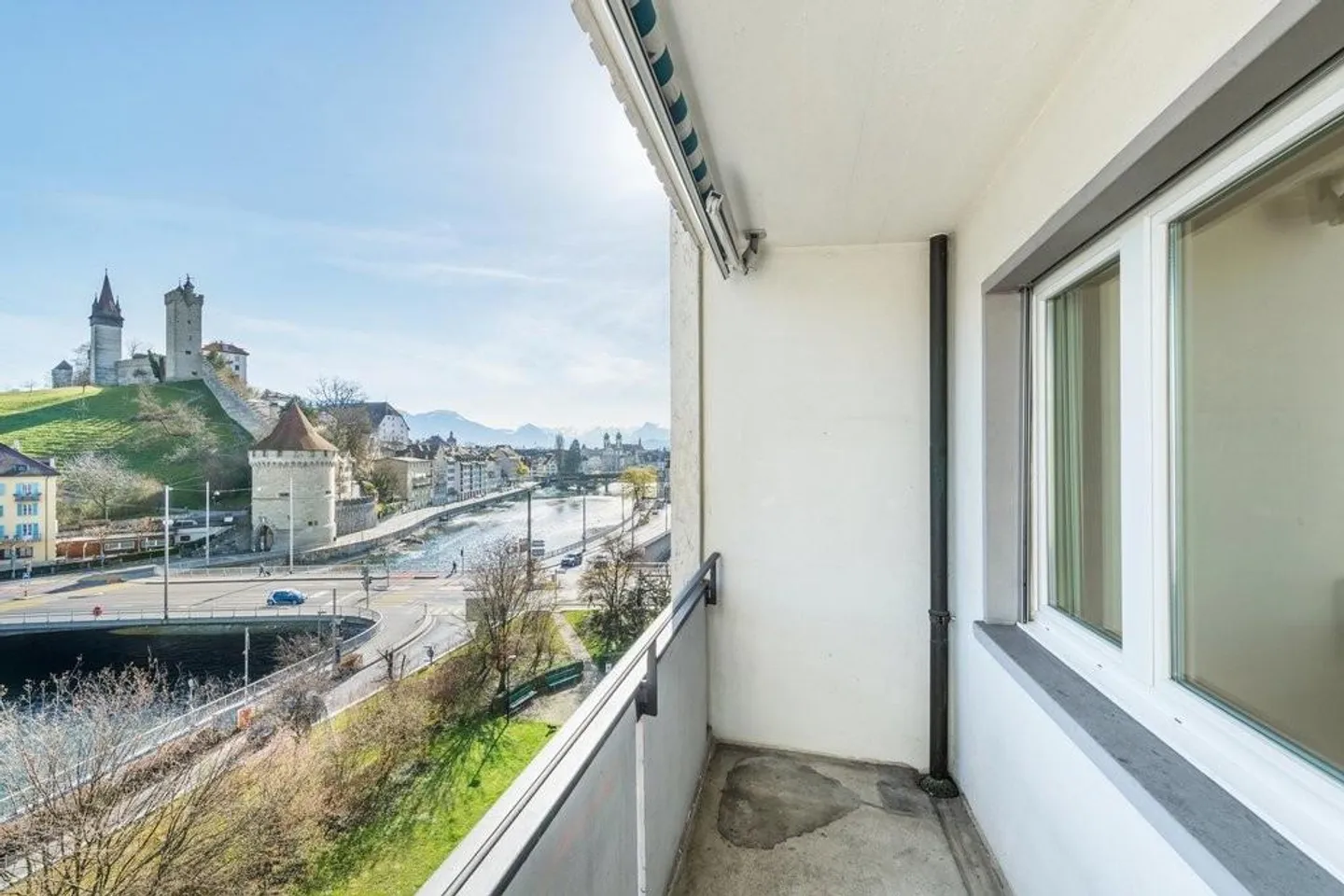 Appartement moderne avec balcon - Photo 7 sur 8