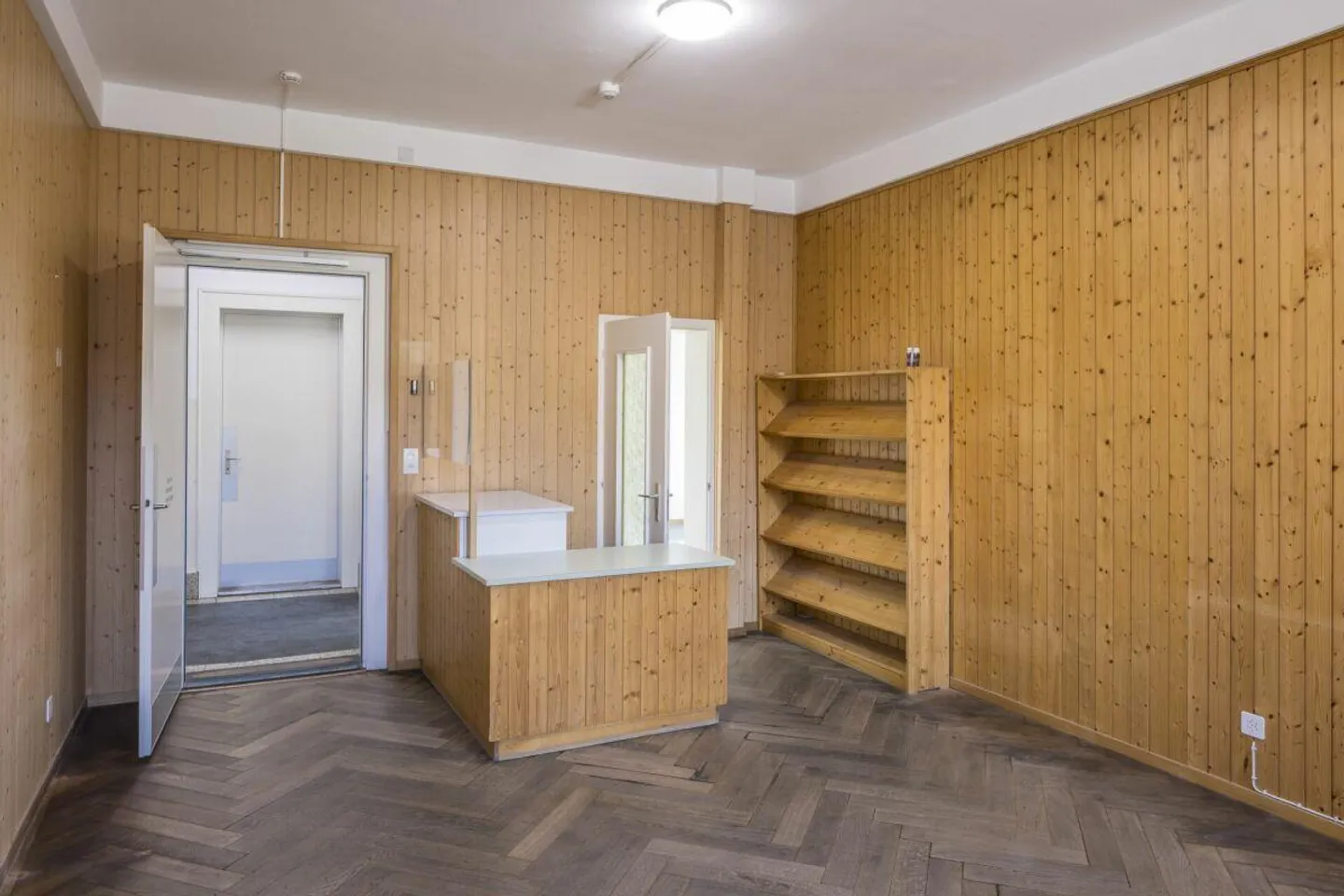 Plenty of space for your project - Commercial property with potential - Photo 5 of 14