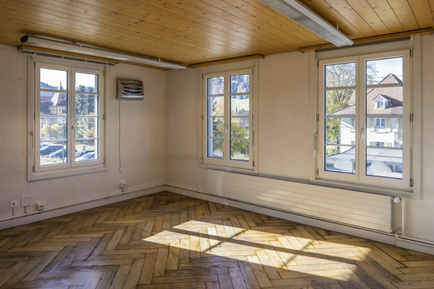 Plenty of space for your project - Commercial property with potential - Photo 6 of 14