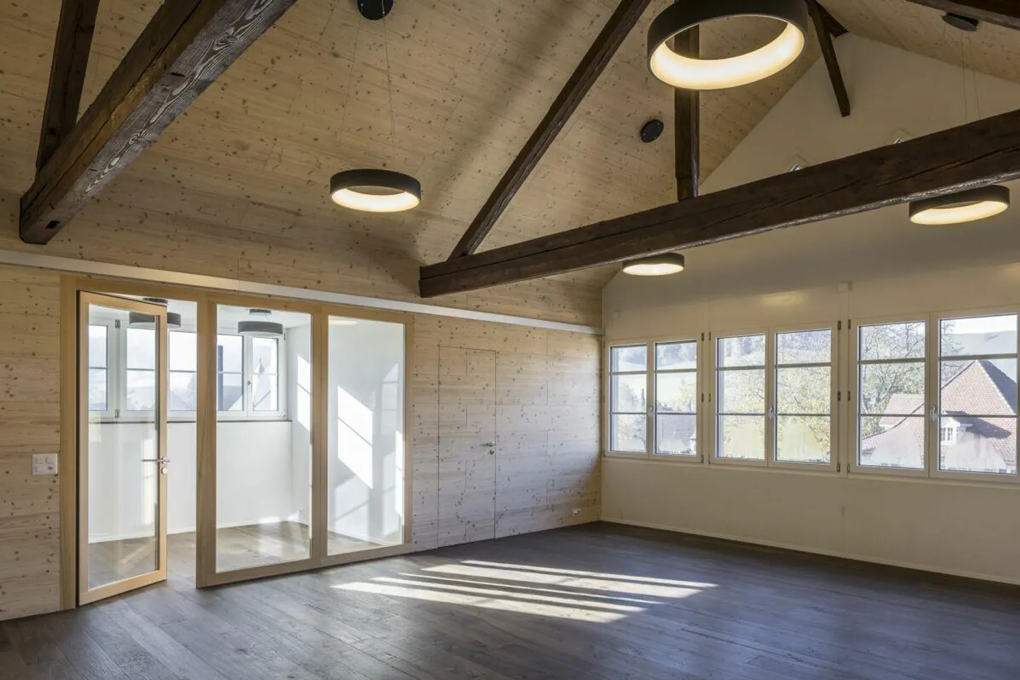 Plenty of space for your project - Commercial property with potential - Photo 9 of 14