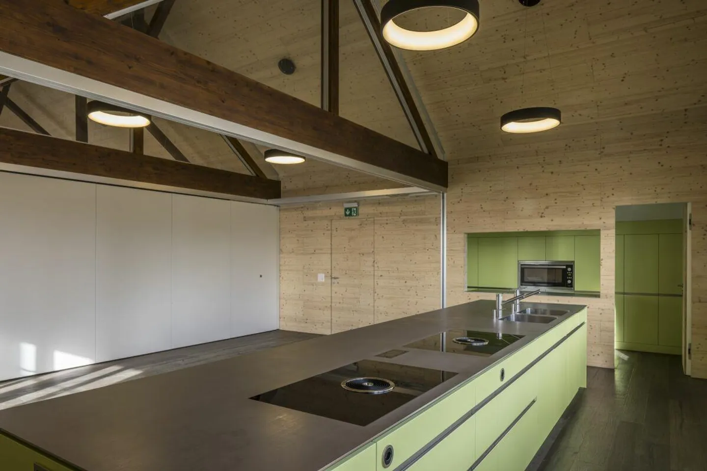Plenty of space for your project - Commercial property with potential - Photo 10 of 14