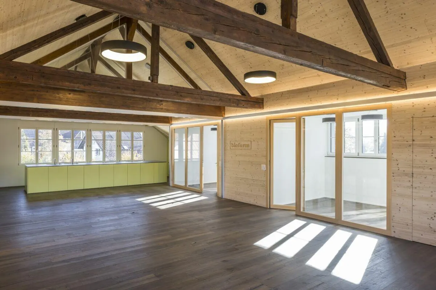 Plenty of space for your project - Commercial property with potential - Photo 11 of 14