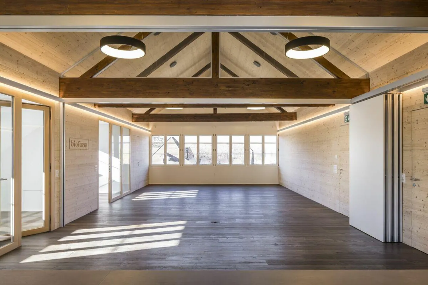 Plenty of space for your project - Commercial property with potential - Photo 12 of 14