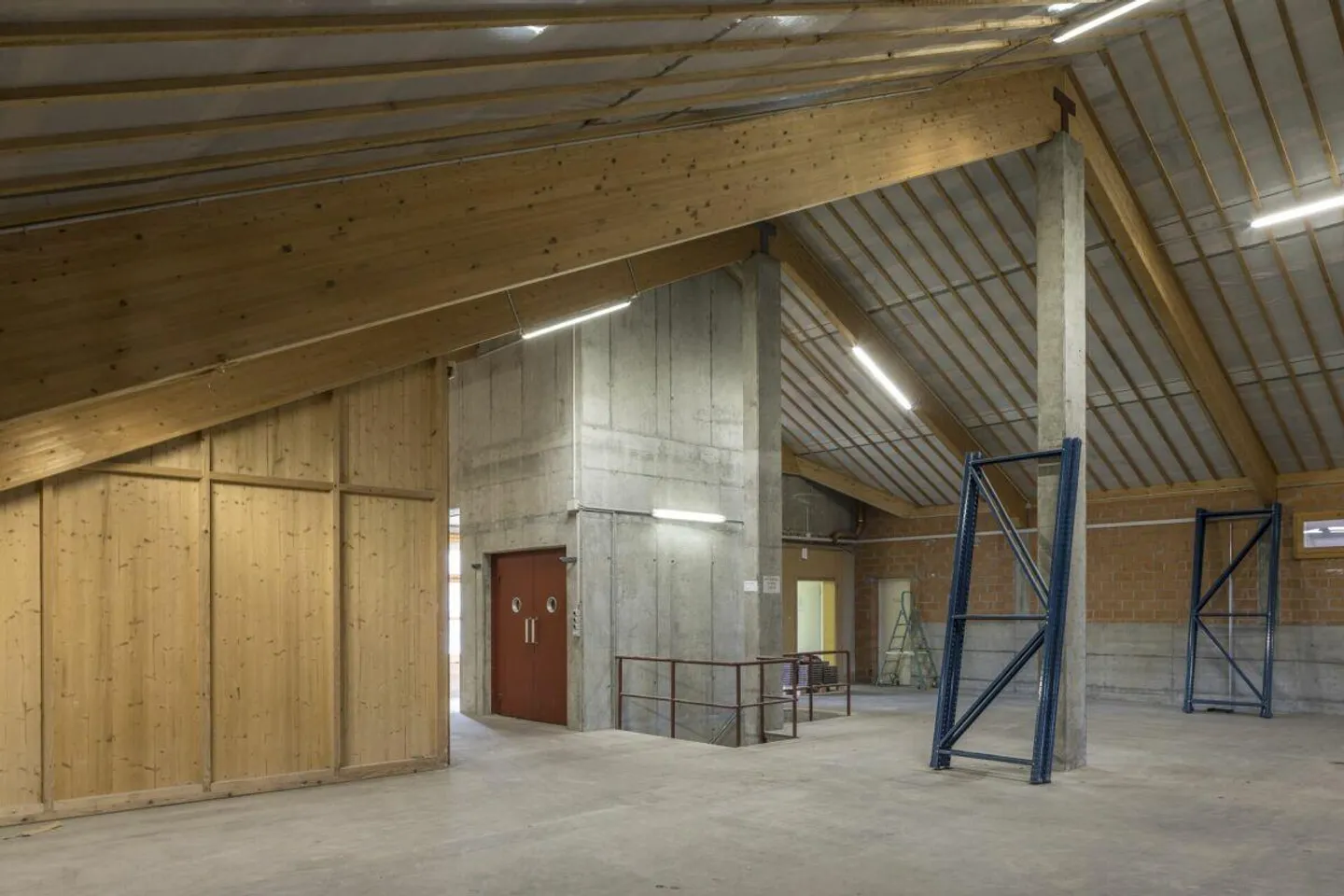 Plenty of space for your project - Commercial property with potential - Photo 13 of 14